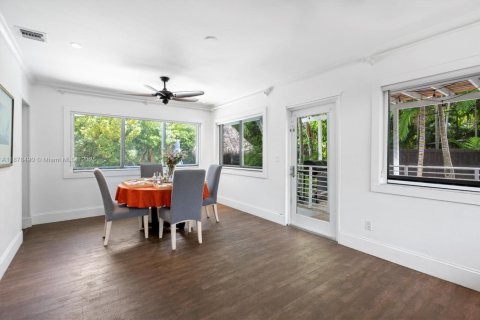 House in Miami, Florida 4 bedrooms, 202.16 sq.m. № 1927539 - photo 8