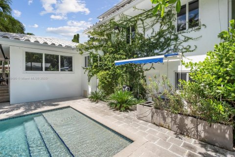 House in Miami, Florida 4 bedrooms, 202.16 sq.m. № 1927539 - photo 16