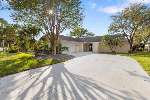 Casa en venta en New Port Richey, Florida, 3 dormitorios, 193.61 m2 № 1803256 - foto 1