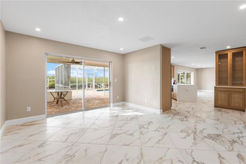 Casa en venta en New Port Richey, Florida, 3 dormitorios, 193.61 m2 № 1803256 - foto 9
