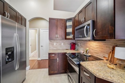 House in Tarpon Springs, Florida 4 bedrooms, 181.62 sq.m. № 2091698 - photo 15