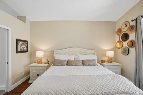 House in Tarpon Springs, Florida 4 bedrooms, 181.62 sq.m. № 2091698 - photo 28
