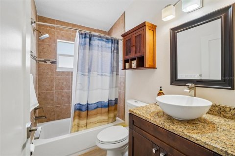 House in Tarpon Springs, Florida 4 bedrooms, 181.62 sq.m. № 2091698 - photo 25