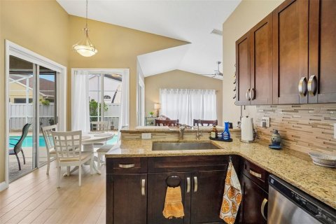House in Tarpon Springs, Florida 4 bedrooms, 181.62 sq.m. № 2091698 - photo 13