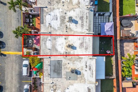 Touwnhouse à vendre à Miami, Floride: 2 chambres, 140.28 m2 № 2001313 - photo 26