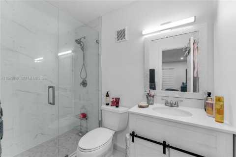 Touwnhouse à vendre à Miami, Floride: 2 chambres, 140.28 m2 № 2001313 - photo 17