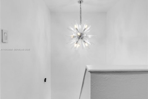 Touwnhouse à vendre à Miami, Floride: 2 chambres, 140.28 m2 № 2001313 - photo 20
