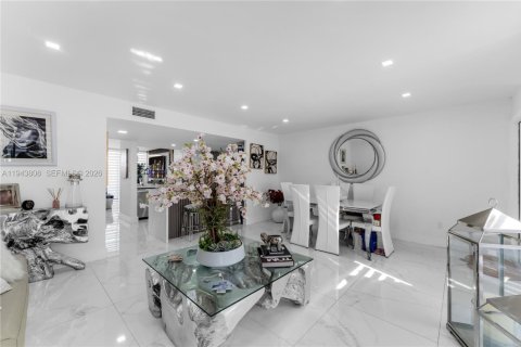 Touwnhouse à vendre à Miami, Floride: 2 chambres, 140.28 m2 № 2001313 - photo 10