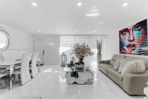 Touwnhouse à vendre à Miami, Floride: 2 chambres, 140.28 m2 № 2001313 - photo 12