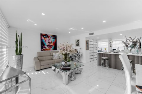 Touwnhouse à vendre à Miami, Floride: 2 chambres, 140.28 m2 № 2001313 - photo 9