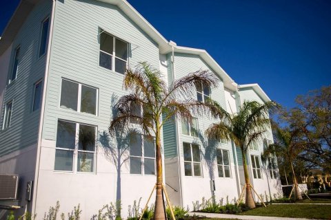 Touwnhouse à vendre à Saint Petersburg, Floride: 3 chambres, 224.36 m2 № 1662720 - photo 1