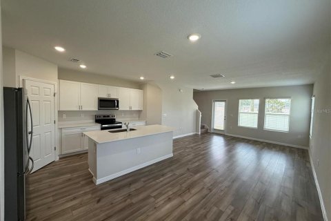 Townhouse in Haines City, Florida 4 bedrooms, 173.36 sq.m. № 1854349 - photo 4