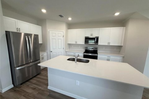 Townhouse in Haines City, Florida 4 bedrooms, 173.36 sq.m. № 1854349 - photo 5