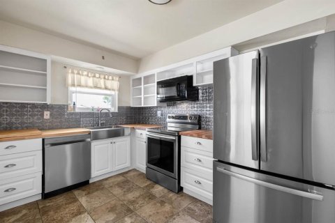 House in Sun City Center, Florida 2 bedrooms, 117.61 sq.m. № 1780592 - photo 7