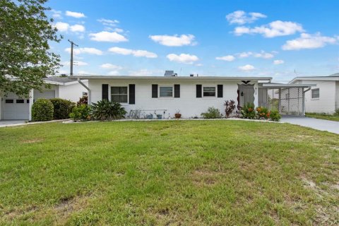 House in Sun City Center, Florida 2 bedrooms, 117.61 sq.m. № 1780592 - photo 3