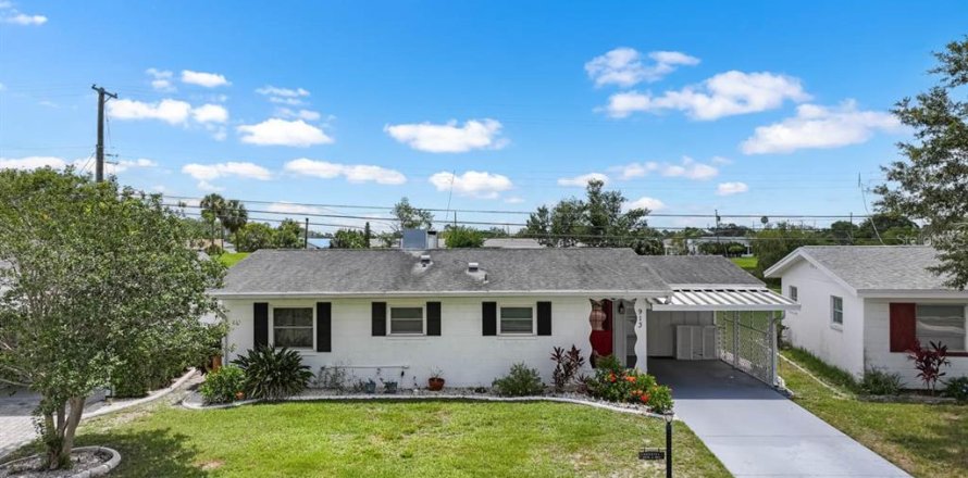 House in Sun City Center, Florida 2 bedrooms, 117.61 sq.m. № 1780592
