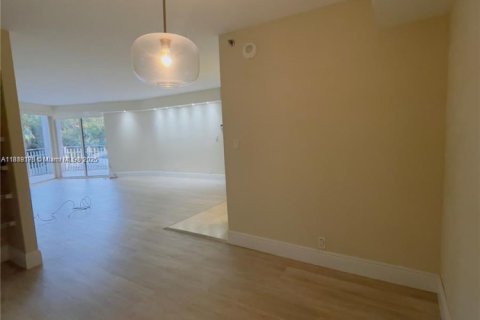 Copropriété à vendre à Miami, Floride: 2 chambres, 121.89 m2 № 2169703 - photo 10