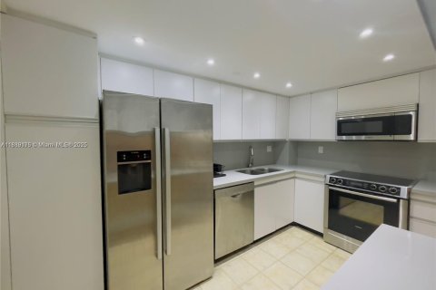 Copropriété à vendre à Miami, Floride: 2 chambres, 121.89 m2 № 2169703 - photo 2