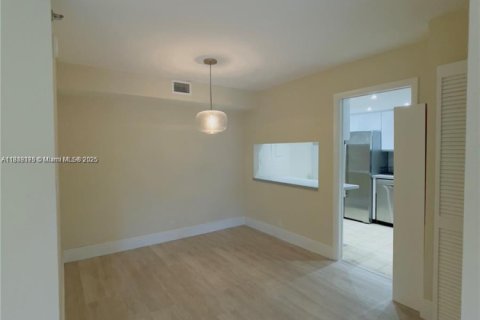 Copropriété à vendre à Miami, Floride: 2 chambres, 121.89 m2 № 2169703 - photo 11