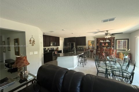 Casa en venta en Port St. Lucie, Florida, 4 dormitorios, 233.09 m2 № 1890222 - foto 15