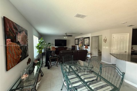 Casa en venta en Port St. Lucie, Florida, 4 dormitorios, 233.09 m2 № 1890222 - foto 12