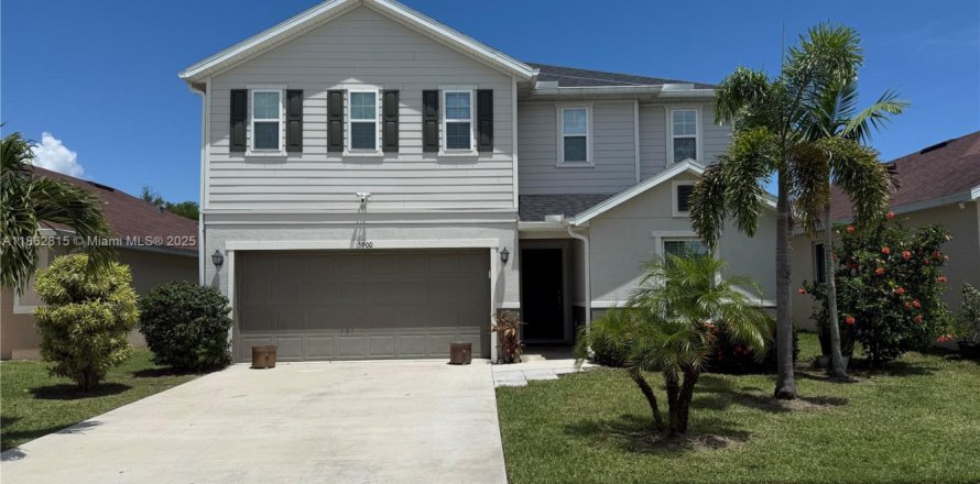 Casa en Port St. Lucie, Florida 4 dormitorios, 233.09 m2 № 1890222