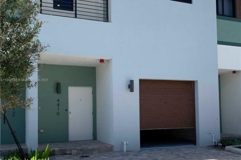 Townhouse in Plantation, Florida 3 bedrooms, 150.13 sq.m. № 1963716