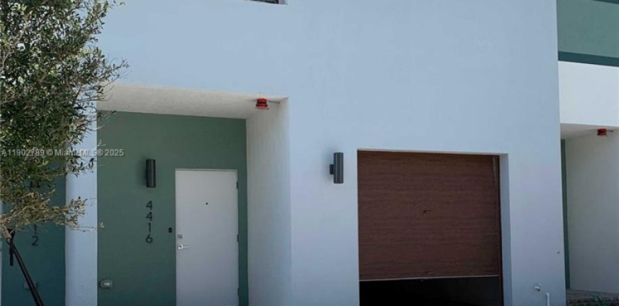 Townhouse in Plantation, Florida 3 bedrooms, 150.13 sq.m. № 1963716