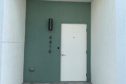 Townhouse in Plantation, Florida 3 bedrooms, 150.13 sq.m. № 1963716 - photo 3