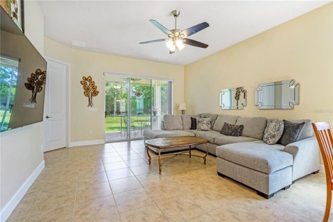 Townhouse in Ormond Beach, Florida 2 bedrooms, 140.28 sq.m. № 2152413 - photo 11