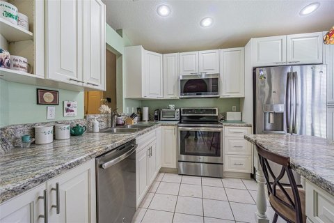 House in Zephyrhills, Florida 3 bedrooms, 127.09 sq.m. № 1621985 - photo 15
