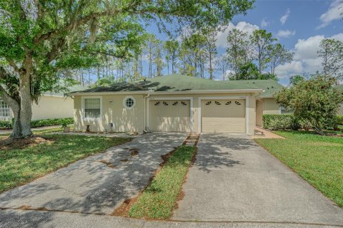 House in Zephyrhills, Florida 3 bedrooms, 127.09 sq.m. № 1621985 - photo 1