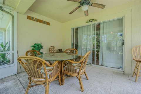 House in Zephyrhills, Florida 3 bedrooms, 127.09 sq.m. № 1621985 - photo 21