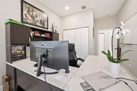 Villa ou maison à vendre à Pembroke Pines, Floride: 6 chambres, 363.43 m2 № 1889422 - photo 8