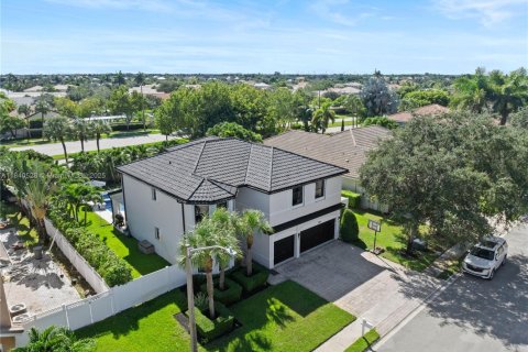 Villa ou maison à vendre à Pembroke Pines, Floride: 6 chambres, 363.43 m2 № 1889422 - photo 24
