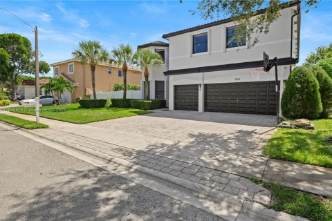 Villa ou maison à vendre à Pembroke Pines, Floride: 6 chambres, 363.43 m2 № 1889422 - photo 23