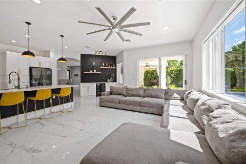 Villa ou maison à vendre à Pembroke Pines, Floride: 6 chambres, 363.43 m2 № 1889422 - photo 4