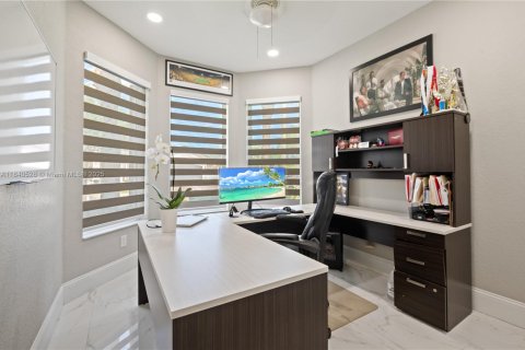 Villa ou maison à vendre à Pembroke Pines, Floride: 6 chambres, 363.43 m2 № 1889422 - photo 7