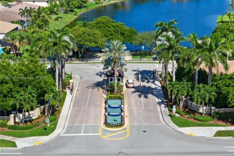 Villa ou maison à vendre à Pembroke Pines, Floride: 6 chambres, 363.43 m2 № 1889422 - photo 22
