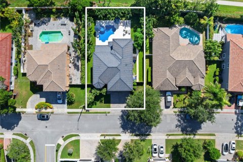 Villa ou maison à vendre à Pembroke Pines, Floride: 6 chambres, 363.43 m2 № 1889422 - photo 25
