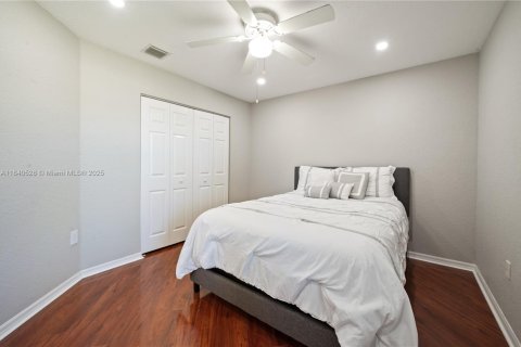 Villa ou maison à vendre à Pembroke Pines, Floride: 6 chambres, 363.43 m2 № 1889422 - photo 19