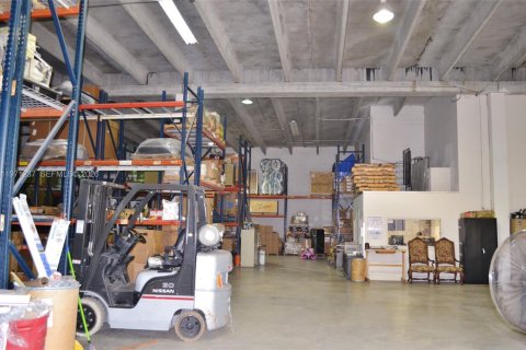 Commercial property in Doral, Florida № 2032668 - photo 19