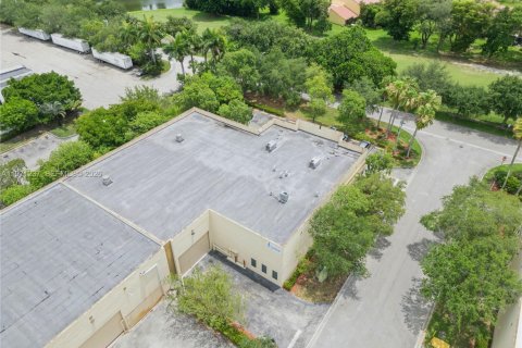 Commercial property in Doral, Florida № 2032668 - photo 4