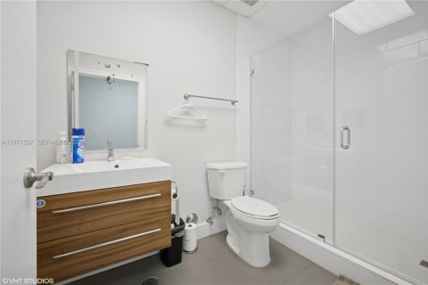Commercial property in Doral, Florida № 2032668 - photo 16