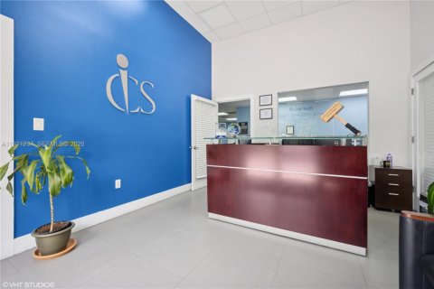 Commercial property in Doral, Florida № 2032668 - photo 5