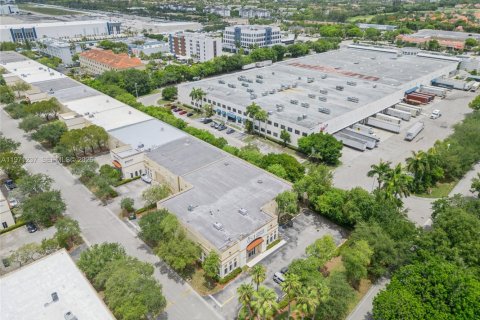 Commercial property in Doral, Florida № 2032668 - photo 3