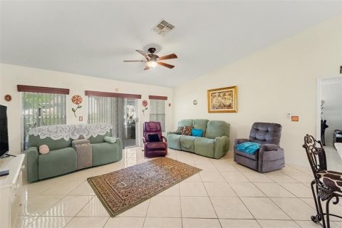 House in Spring Hill, Florida 4 bedrooms, 194.44 sq.m. № 2432585 - photo 5