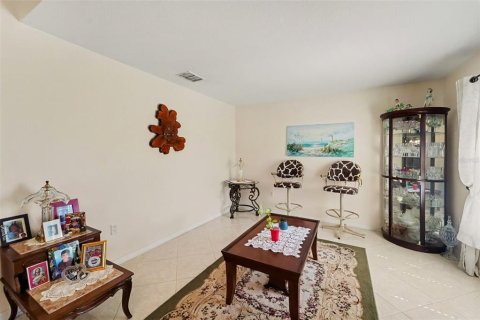 House in Spring Hill, Florida 4 bedrooms, 194.44 sq.m. № 2432585 - photo 7