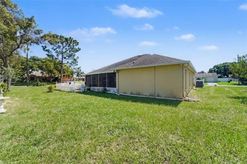 House in Spring Hill, Florida 4 bedrooms, 194.44 sq.m. № 2432585 - photo 29