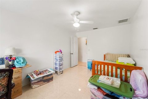 House in Spring Hill, Florida 4 bedrooms, 194.44 sq.m. № 2432585 - photo 19